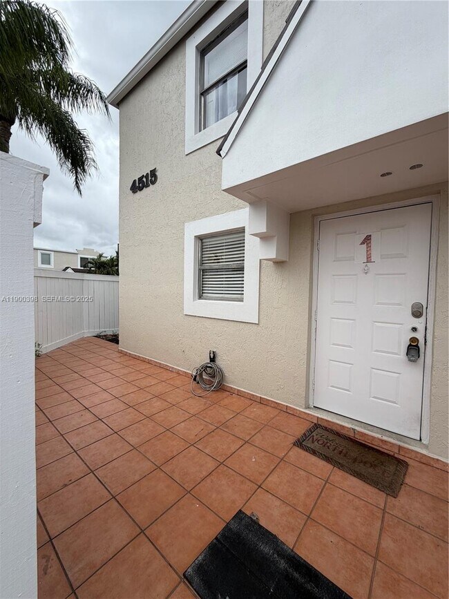 Building Photo - 4515 SW 68th Ct Cir