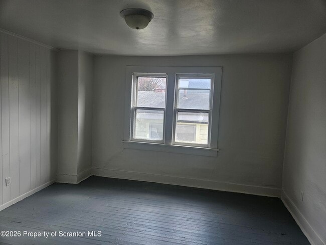 Building Photo - 715 Moosic St