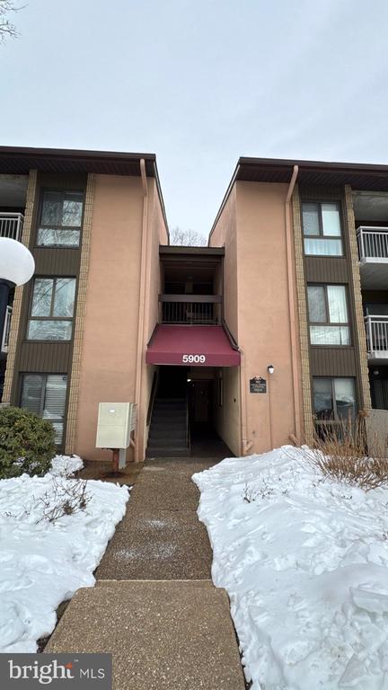 Building Photo - 5909 Tamar Dr