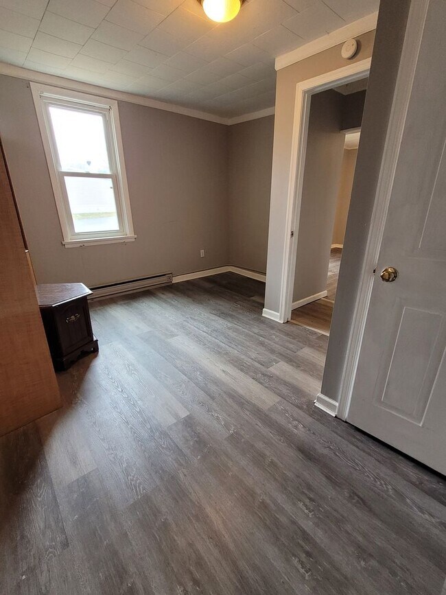 Building Photo - 127 Schoolhouse Rd