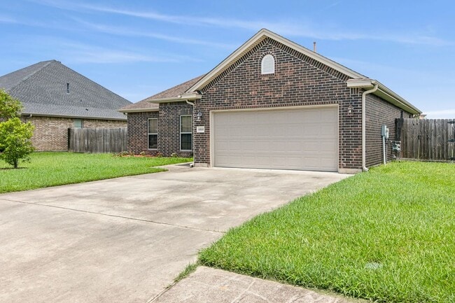 Building Photo - 6500 Llano Ln