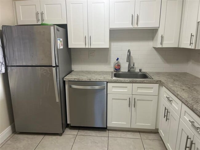 Building Photo - 5507 SW 24th Ave