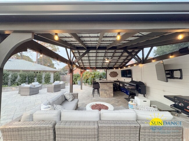 Building Photo - Exquisite Designer Home in Central Fort Walton Beach