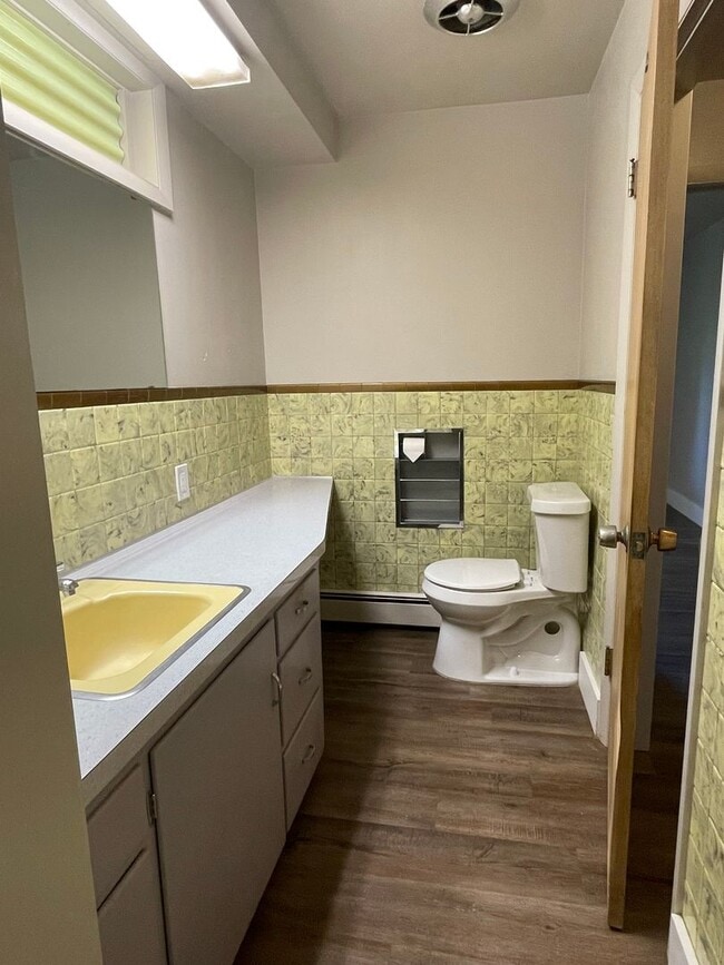 Building Photo - STUDENTS WELCOME! Sprawling Ranch Style 3 Bedroom 3 Bath Home w/ finished basement in Midtown For...