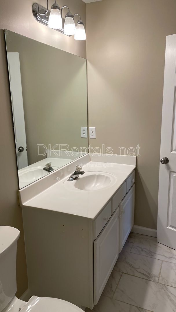 Building Photo - 416 Carmain Ln