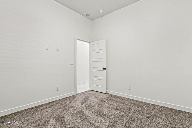 Building Photo - 7420 Norte Vly Ln