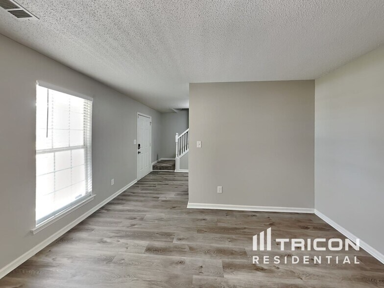 Building Photo - 10587 Village Trail