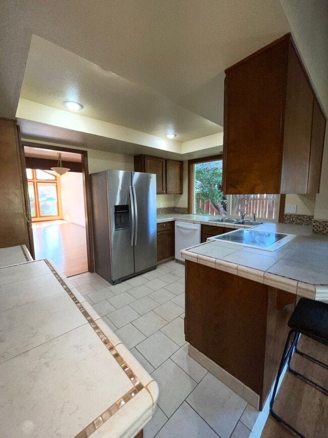 Building Photo - Cute Home with large yard in Hillsboro