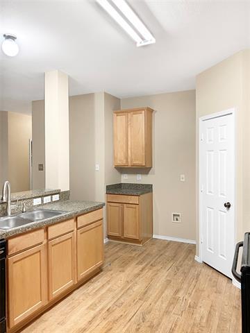 Building Photo - 7221 Lindentree Ln