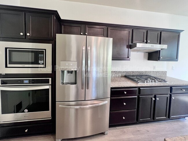 Building Photo - 2560 Daisy Dr