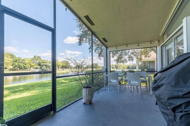 Building Photo - 518 Woodgate Cir