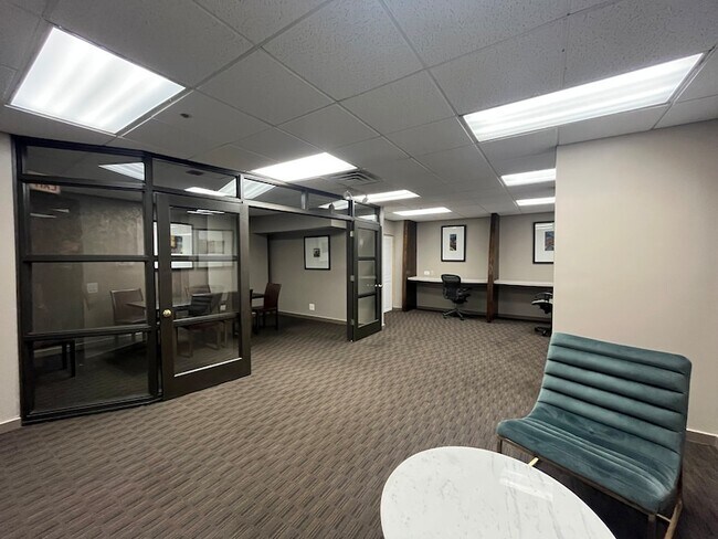 Building Photo - 5320 N Sheridan Rd