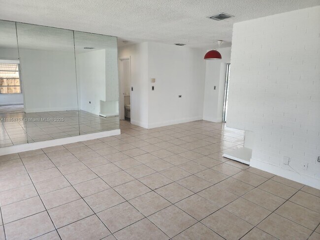 Building Photo - 7130 Granada Blvd