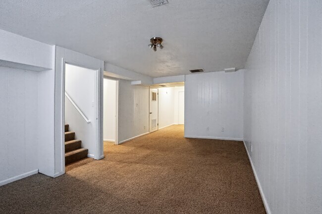 Building Photo - 4303 9th St Rd