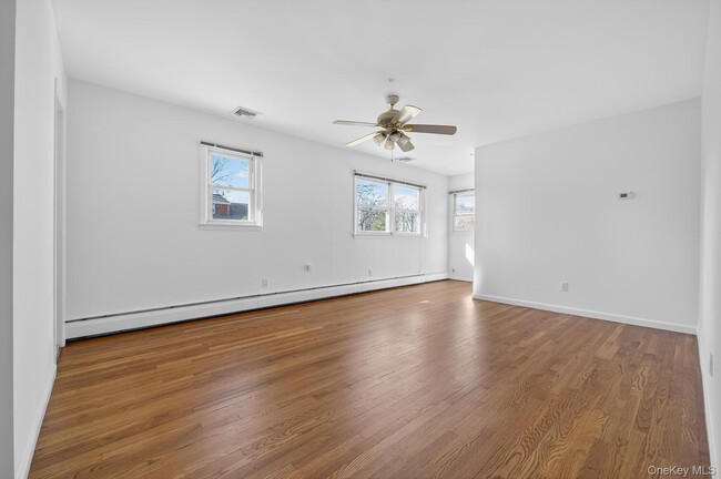 Building Photo - 8 Blueberry Ln