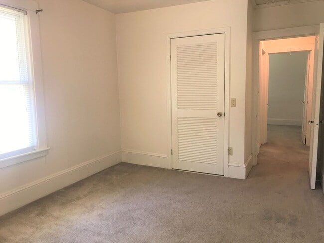Building Photo - Country Living Rental located just off Int...