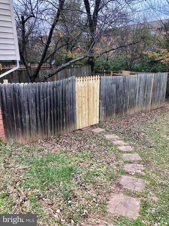 Building Photo - 7839 W Point Ct