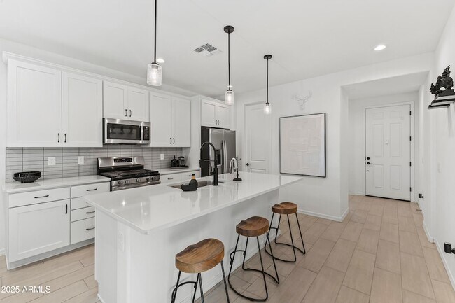Building Photo - 5419 W Las Palmaritas Dr