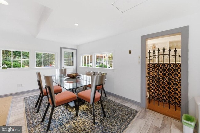 Building Photo - 11641 Glen Rd