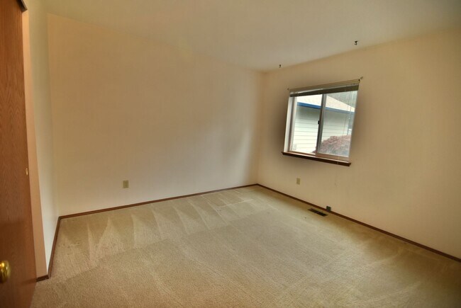 Building Photo - 3bd/2ba Woodinville Home