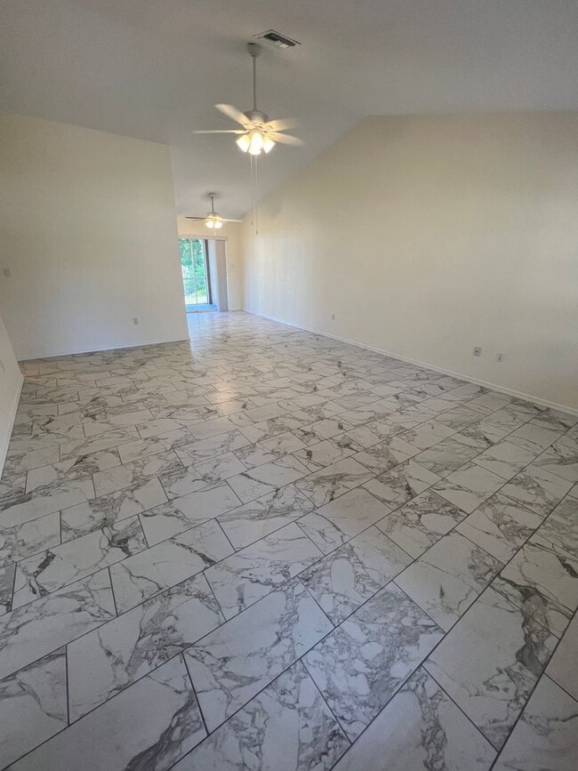 Building Photo - Deep Creek Punta Gorda Villa