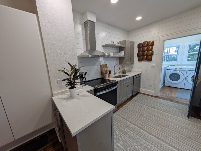 Building Photo - 604 Yarborough St