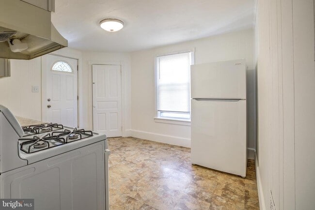 Building Photo - 143 Greenwood Ave