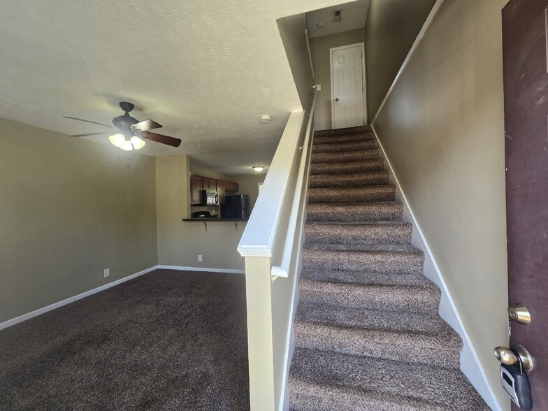 Building Photo - 812D Oak Arbor Ct
