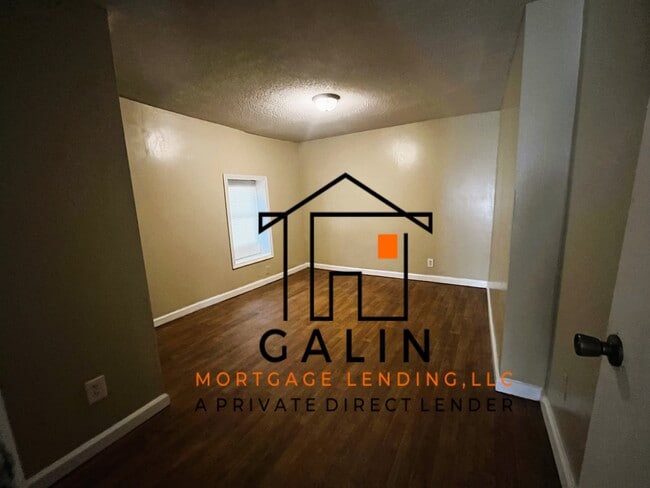 Building Photo - 815 Davis Ave