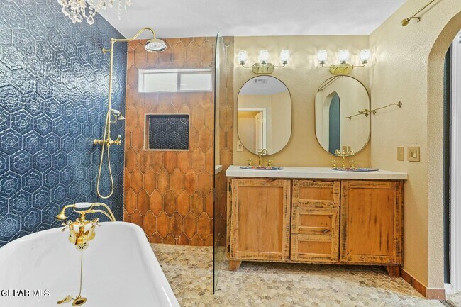 Building Photo - 7037 Luz De Espejo Dr