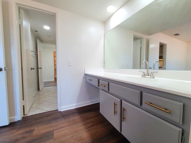 Building Photo - $500 MOVE-IN CREDIT w/Approved 675+ Credit...