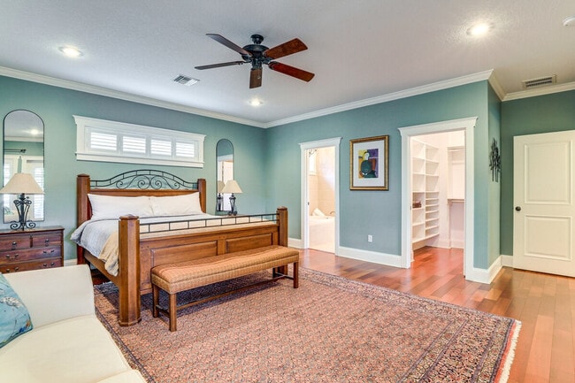 Building Photo - 166 21st Ave N