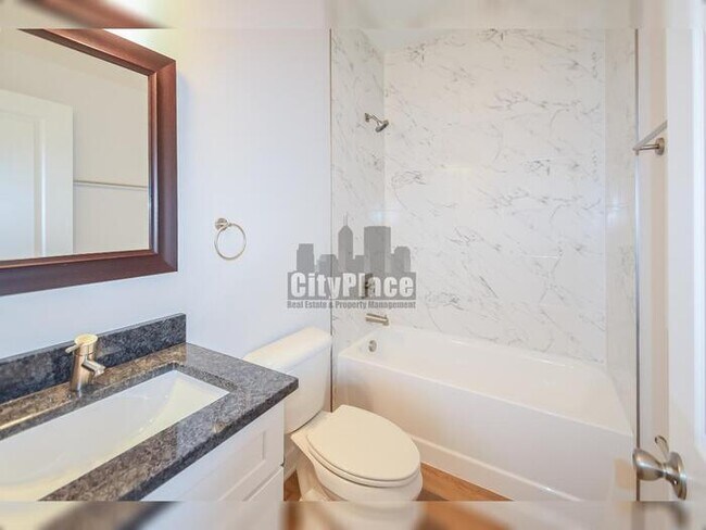 Building Photo - 1135 W 21st St