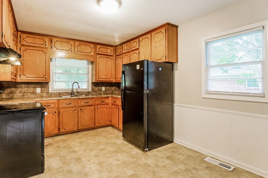 Building Photo - 812 Nelson Dr