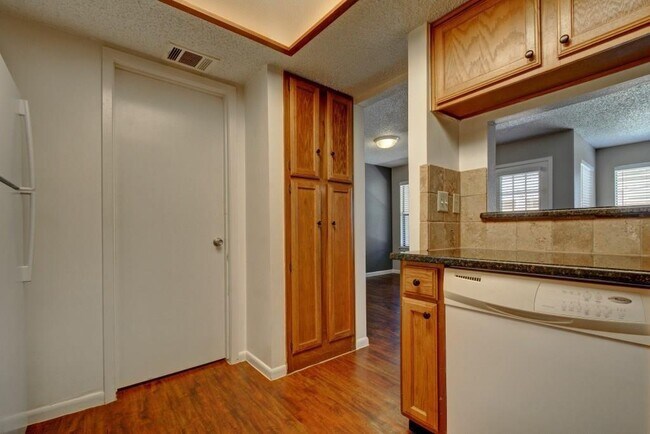 Building Photo - 9204 Sedgemoor Trail