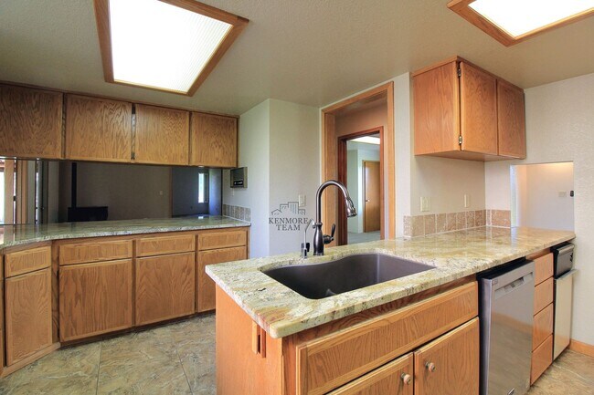 Building Photo - 4 Bedroom, 3 Bath Home in West Richland