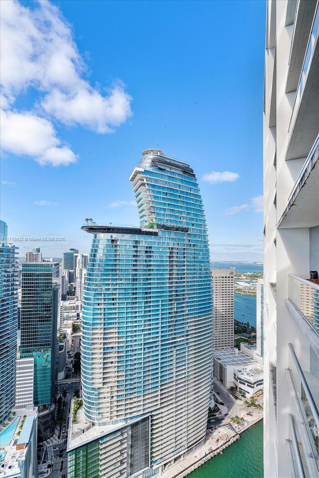 Building Photo - 475 Brickell Ave