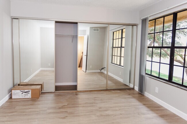 Building Photo - 2936 SW 22nd Cir