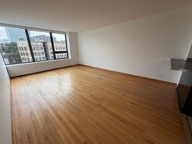 Building Photo - 3930 N Pine Grove Ave