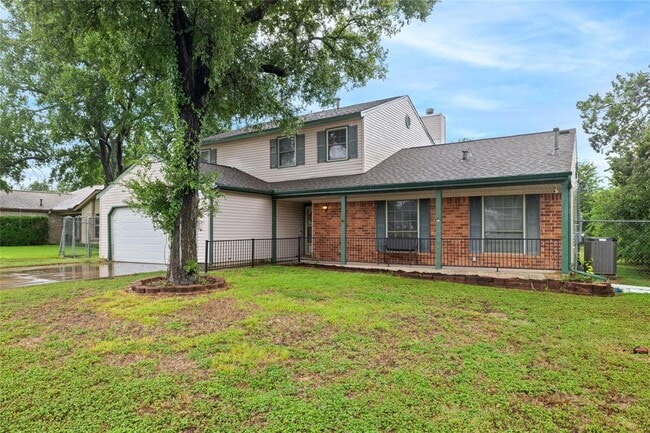 Primary Photo - 1702 Oakridge Dr