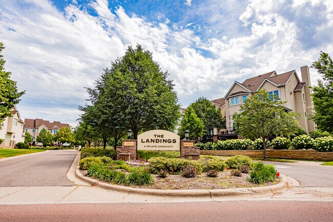 Building Photo - 515 River St