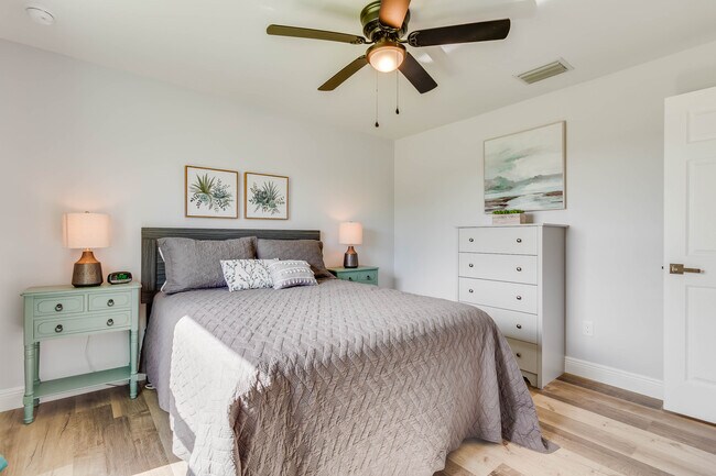 Building Photo - 1621 NE 17th Terrace