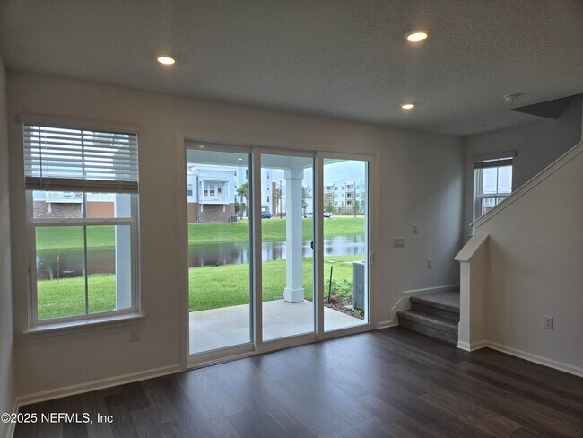 Building Photo - 207 Brandon Lks Dr