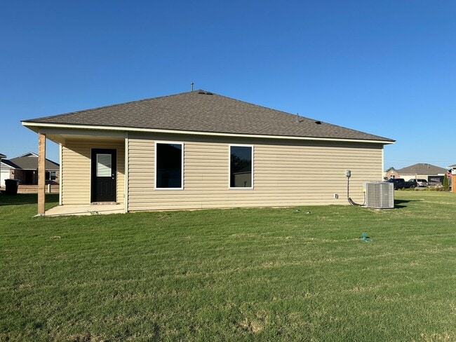 Building Photo - Brand-new 3 bedroom, 2 bath home located i...