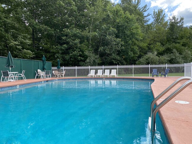 Building Photo - 10 E Ridge Dr