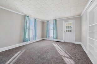 Building Photo - 130 Seymour St