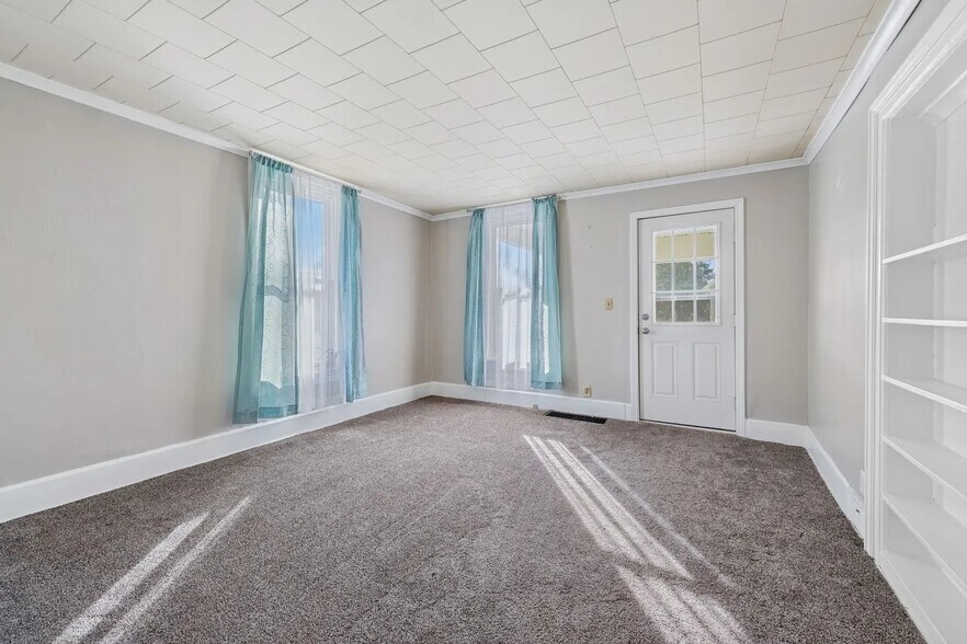 living room - 130 Seymour St