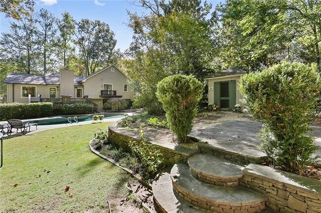 Building Photo - 586 Starlight Dr NE