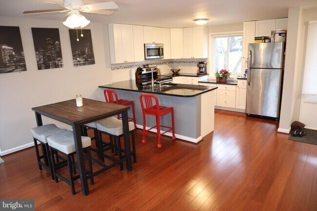 Primary Photo - 10332 Watkins Mill Dr