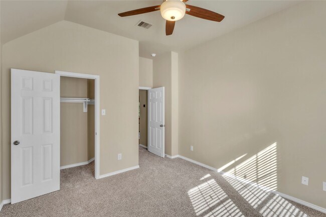 Building Photo - 2803 Lakecrest Way Dr